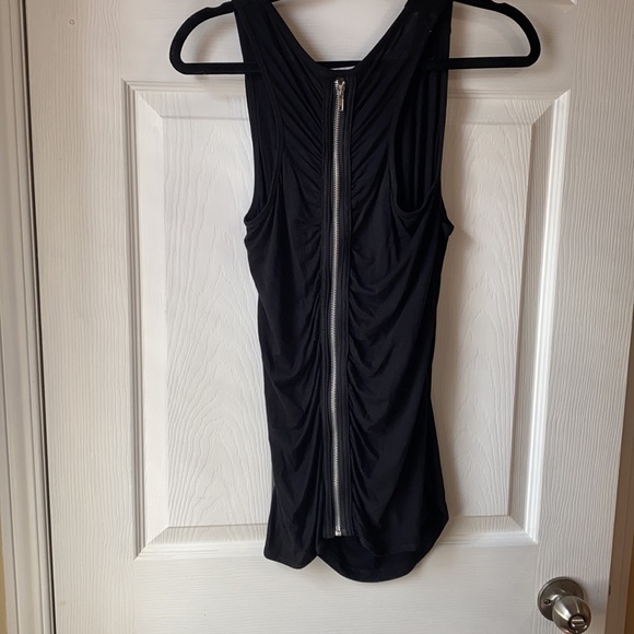 Sleeveless top - Picture 2 of 3